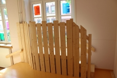 Hier könnt ihr euern Eltern verabschieden - ein Podest an einem Fenster.